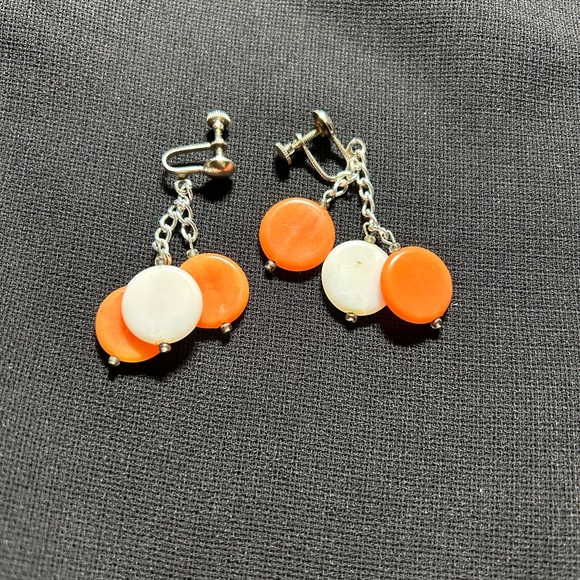 VTG Silver Plastic White and Orange Dangle screw back earrings. 60s Vibes!! - Picture 3 of 5